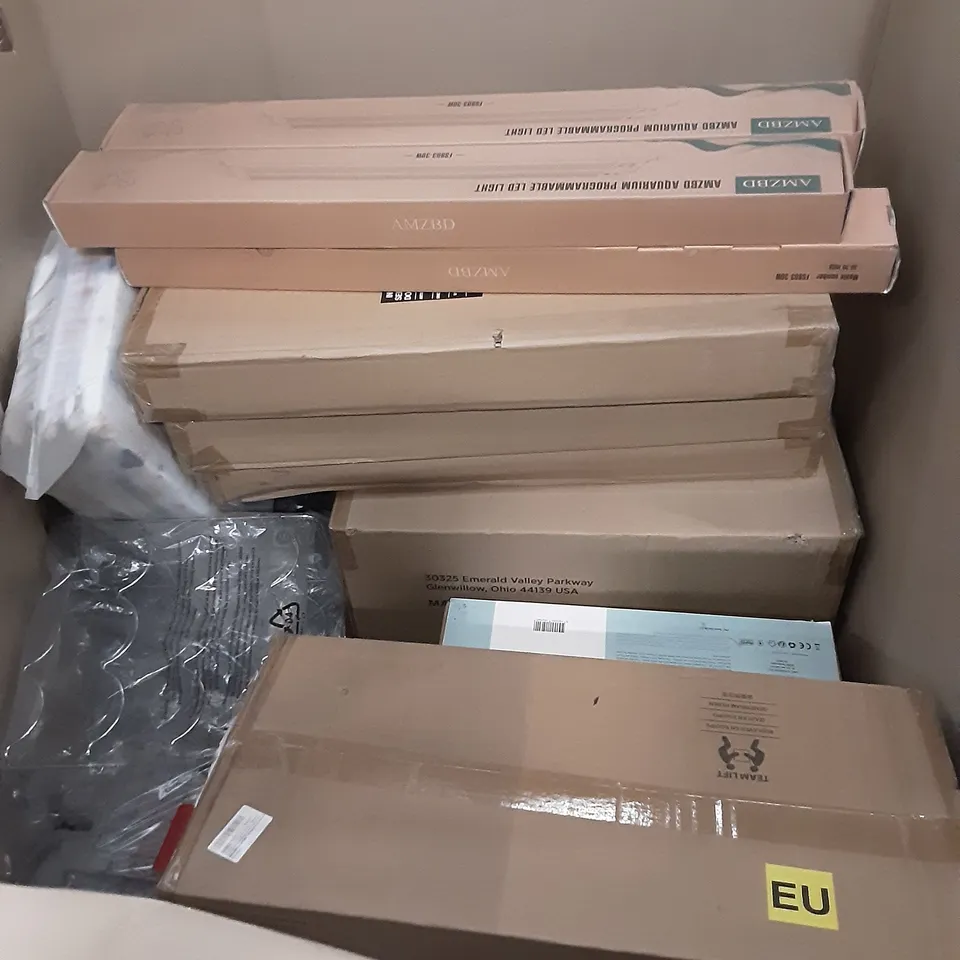 LARGE PALLET OF ASSORTED HOMEWARE ITEMS TO INCLUDE AQUARIUM LIGHTS, LAUNDRY HAMPERS, WINE RACK ETC 