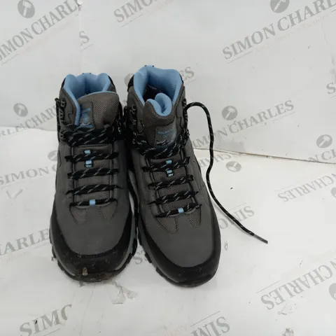 SKECHERS BLACK/GREY/BLUE HIKING BOOTS SIZE 6