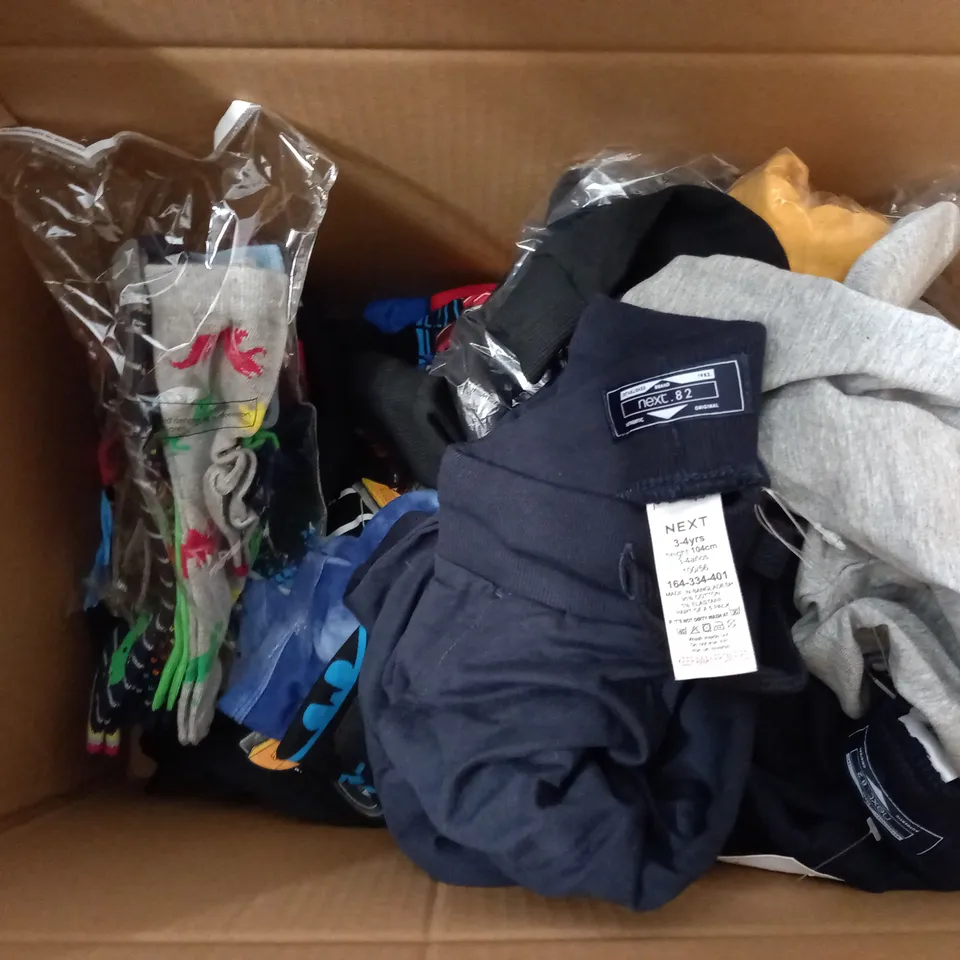 LOT OF APPROX 10 ASSORTED CHILDRENS CLOTHING ITEMS VARYING IN STYLE/SIZE/COLOUR TO INCLUDE: JUMPERS, TROUSERS AND PJAMAS