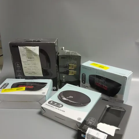 LOT OF APPROXIMATELY 10 ASSORTED ELECTRICAL ITEMS TO INCLUDE RADIOS , HEADPHONES AND PORTABLE CHARGERS
