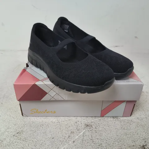 SKECHERS GRACEFUL MARY JANE SHOE - 6