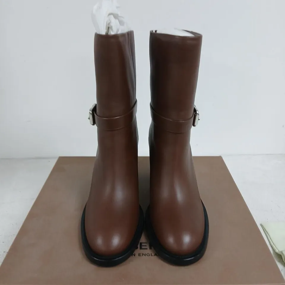 BURBERRY BROWN LEATHER KNEE-HIGH BOOTS WITH BUCKLE – UK7 (EUR40)