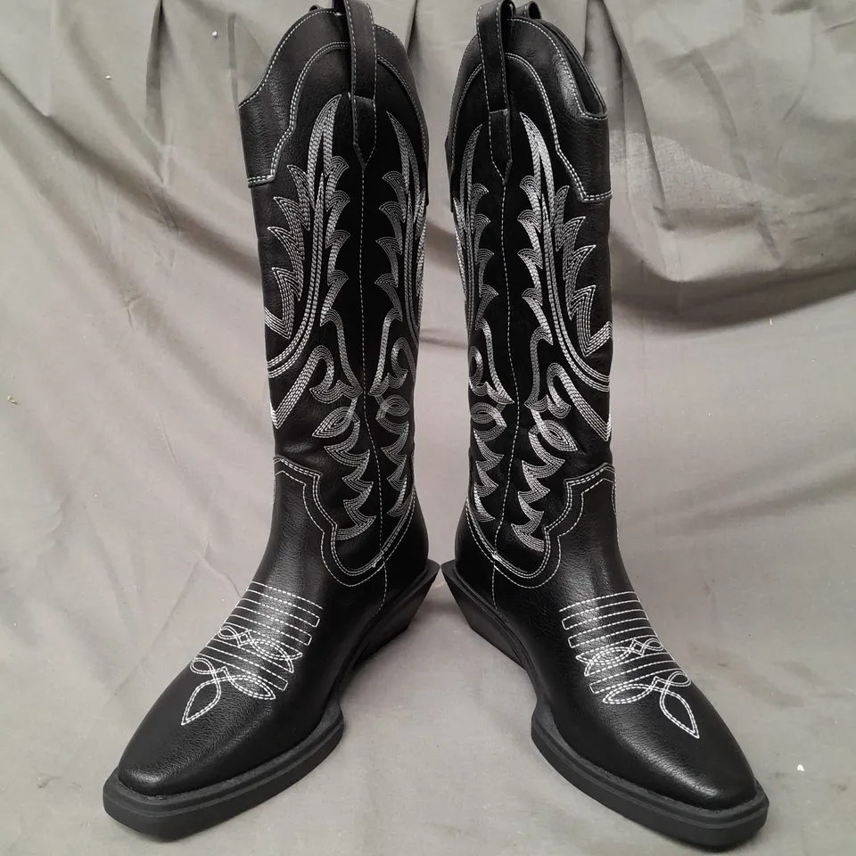 BOXED PAIR OF ASOS DESIGN WESTERN BOOTS IN BLACK SIZE 5