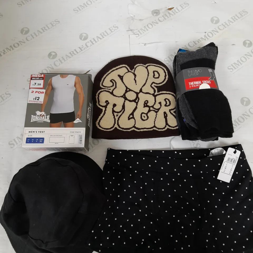 BOX OF APPROXIMATELY 25 ASSORTED CLOTHING ITEMS TO INCUDE - PANTS, HATS , SOCKS , TOPS - ETC