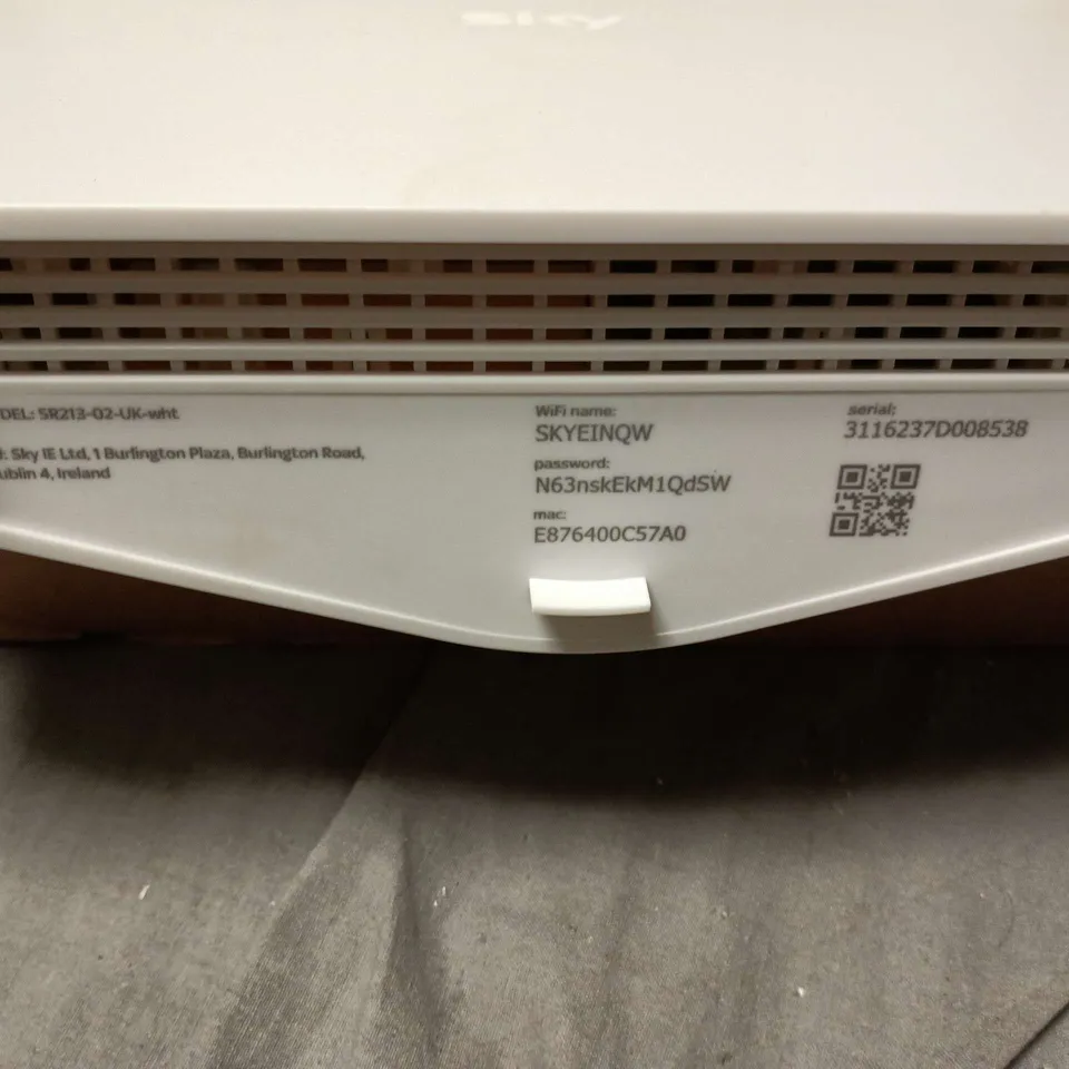 SKY HUB - WHITE, BOXED WITH NO ACCESSORIES