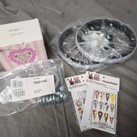 APPROXIMATELY 15 ASSORTED HOUSEHOLD ITEMS TO INCLUDE MUG, LIGHTS, TRANSFERS ETC