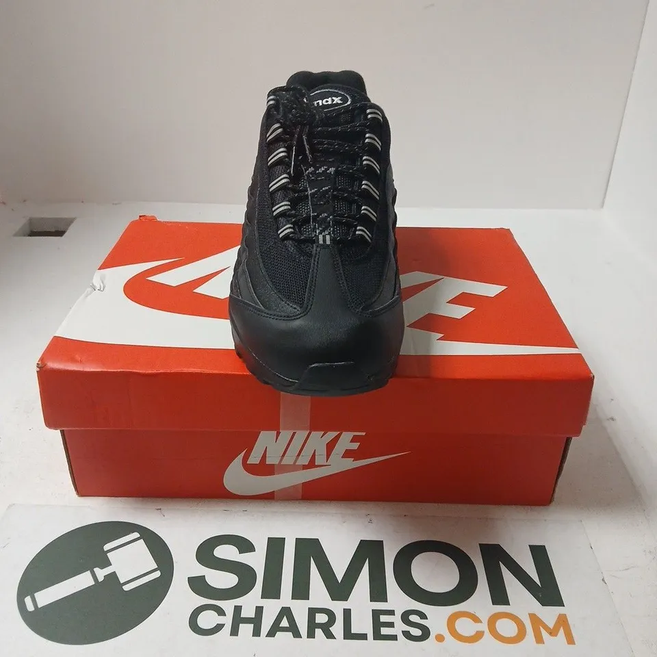 BOXED PAIR OF NIKE AIR MAX 95 BIG BUBBLE TRAINERS IN BLACK - UK 10.5