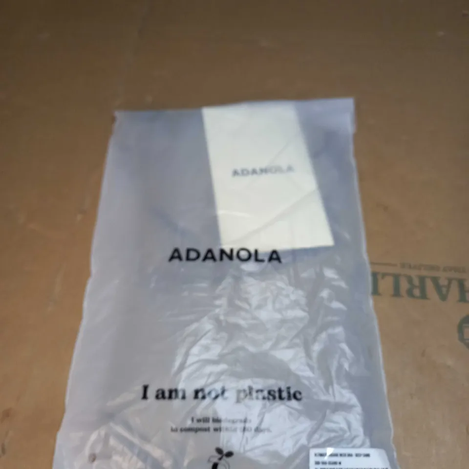 ADANOLA ULTIMATE SQUARE NECK BRA SIZE M