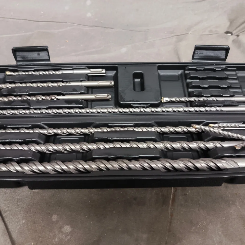 ASSORTED TWIST DRILL BIT SET IN PLASTIC CASE (ASSORTED SIZES)