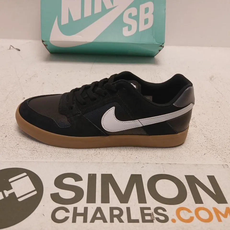 NIKE SB DELTA FORCE VULC TRAINERS – BLACK/WHITE – UK9.5