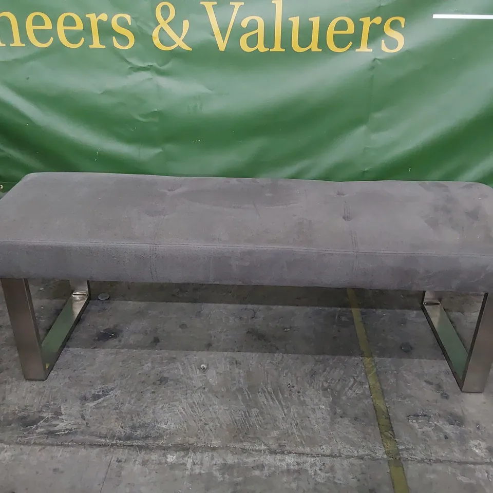 DESIGNER UPHOLSTERED BENCH ON METAL SUPPORTS