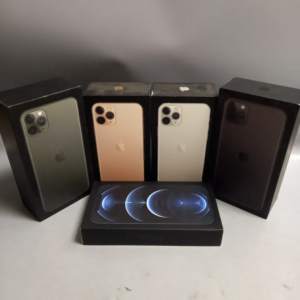 LOT OF APPROX. 15 EMPTY IPHONE DISPLAY CASES