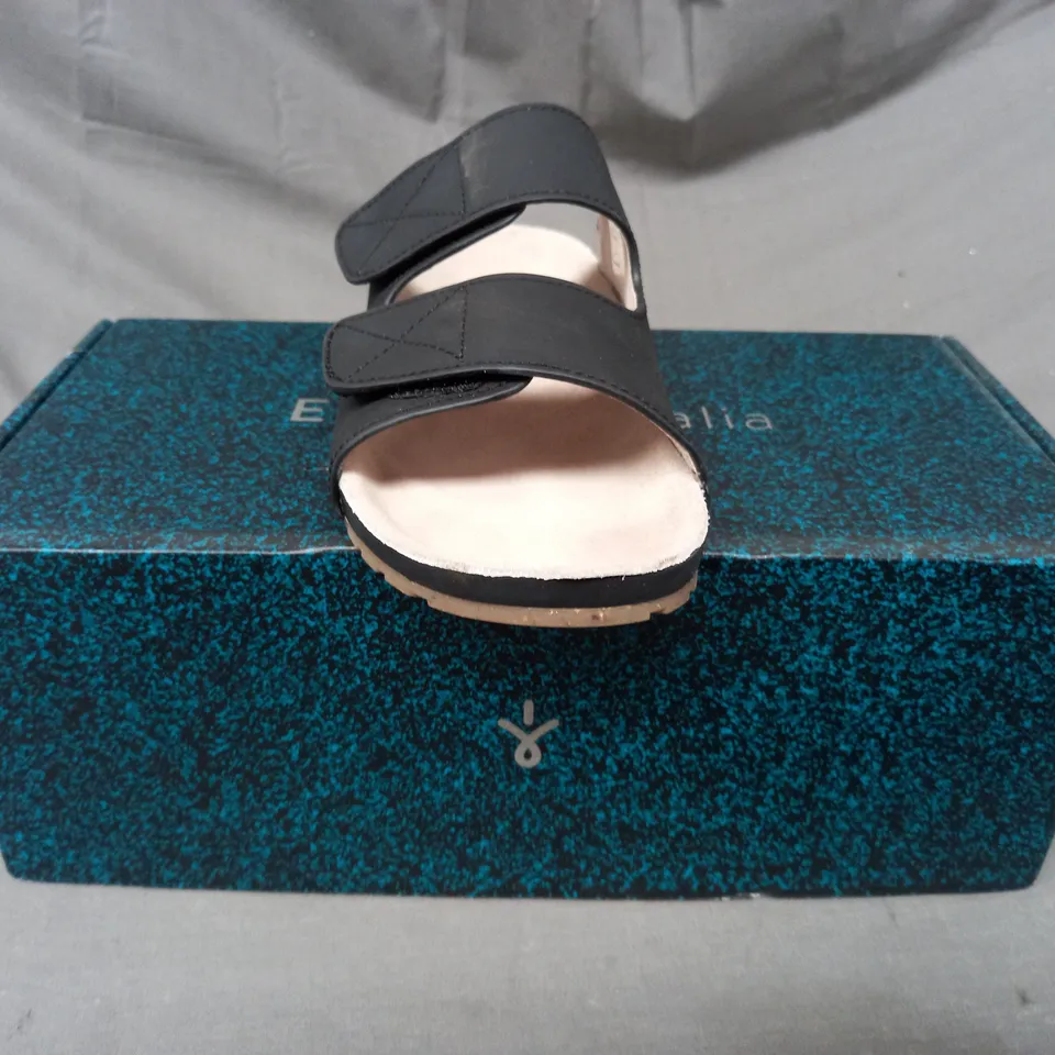 BOXED PAIR OF EMU AUSTRALIA SANDALS IN BLACK SIZE 5
