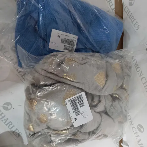 box of assorted items to include blued jumper - grey pj set
