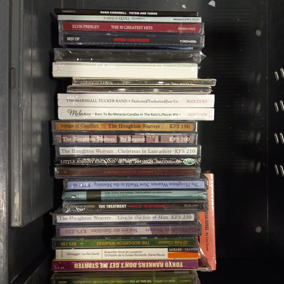 APPROXIMATELY 25 ASSORTED CD ALBUMS TO INCLUDE TAYLOR SWIFT, ELVIS PRESLEY, THE MARSHALL TUCKER BAND ETC 