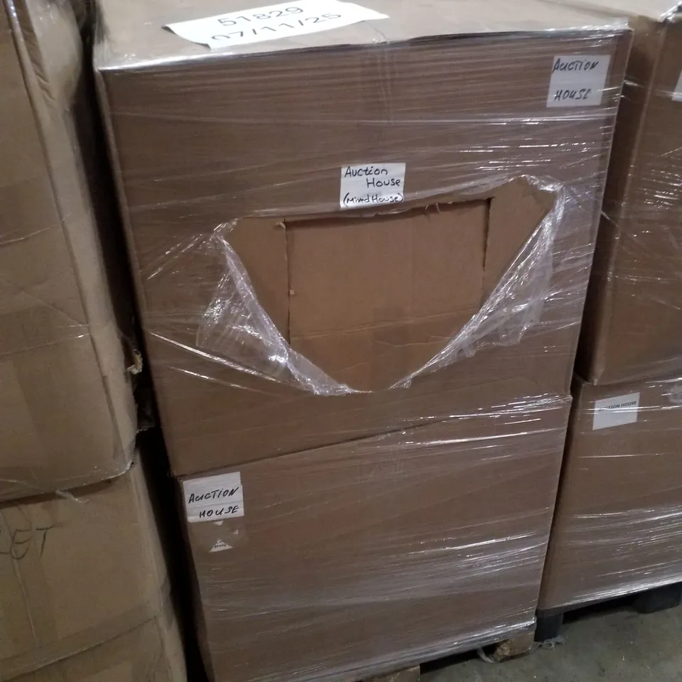 PALLET CONTAINING ASSORTED BEDDING & PILLOWS