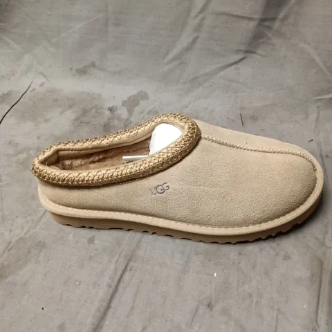 UGG BEIGE SLIP-ON SLIPPERS WITH SHEARLING LINING SIZE 7