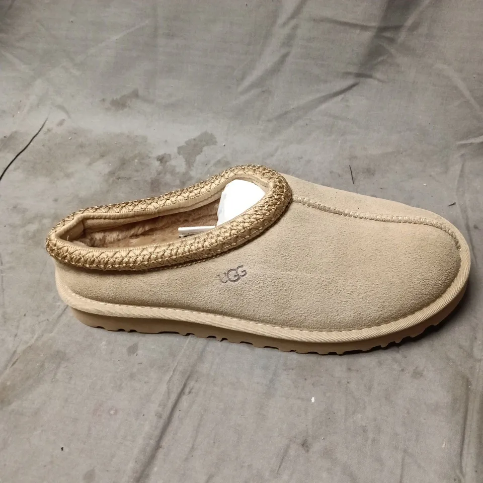 UGG BEIGE SLIP-ON SLIPPERS WITH SHEARLING LINING SIZE 7
