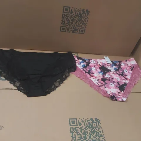 BOX CONTAINING APPROXIMATELY 30x PAIRS OF BRAND NEW SIMPLY BE ADRIANNE MIDI BRIEFS