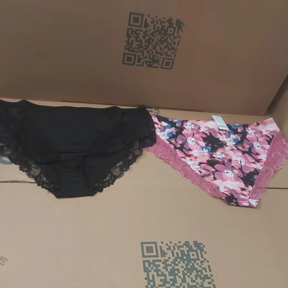 BOX CONTAINING APPROXIMATELY 30x PAIRS OF BRAND NEW SIMPLY BE ADRIANNE MIDI BRIEFS