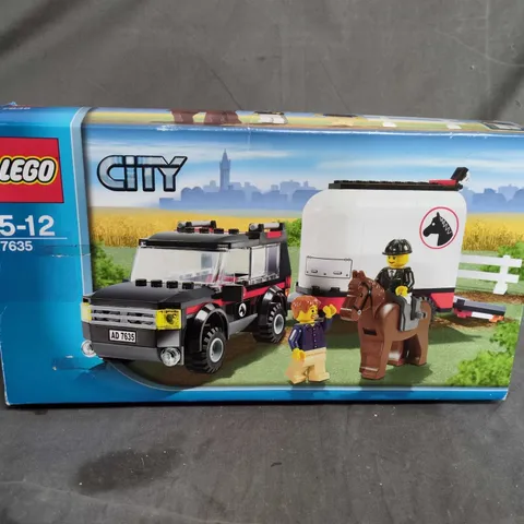 LEGO CITY HORSE TRAILER – SET 7635 (BOXED)