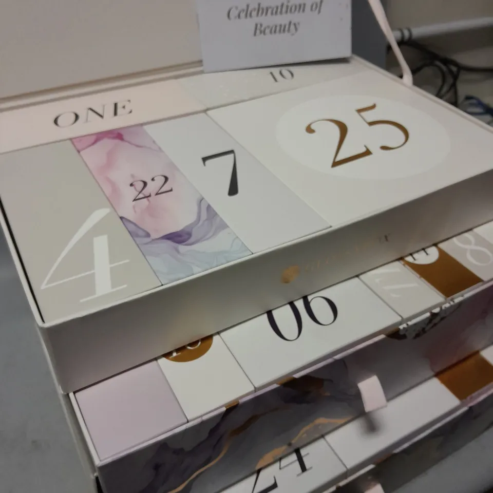 GLOSSYBOX CELEBRATION OF BEAUTY ADVENT CALENDER