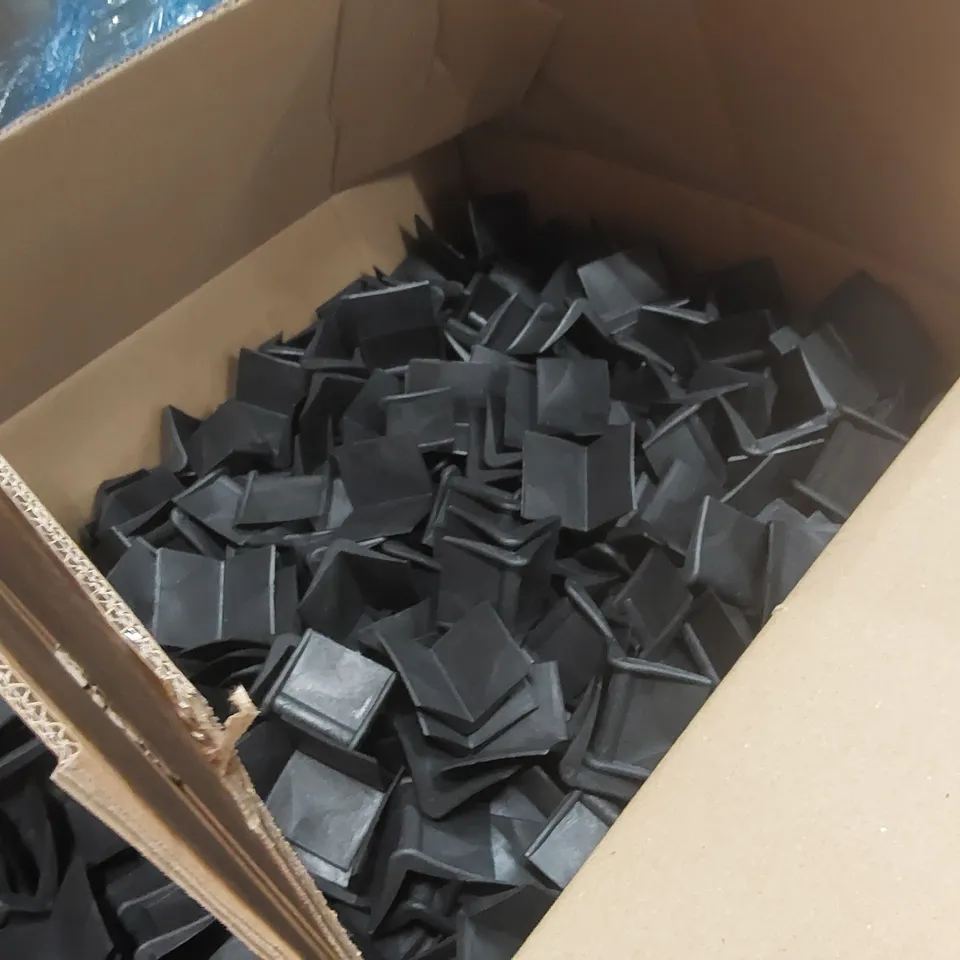 PALLET CONTAINING A LARGE QUANTITY OF ASSORTED ITEMS INCLUDING: ASHTREE VEHICLE SAFETY MIRRORS, CONSPICUITY TAPE, ASSORTED NUTS & BOLTS ECT