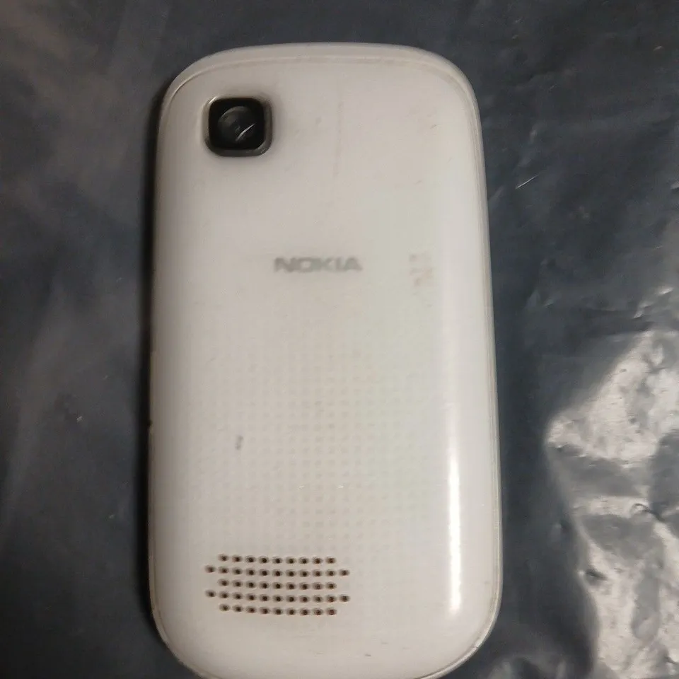 NOKIA MOBILE PHONE WITH KEYBOARD - MODEL UNSPECIFED