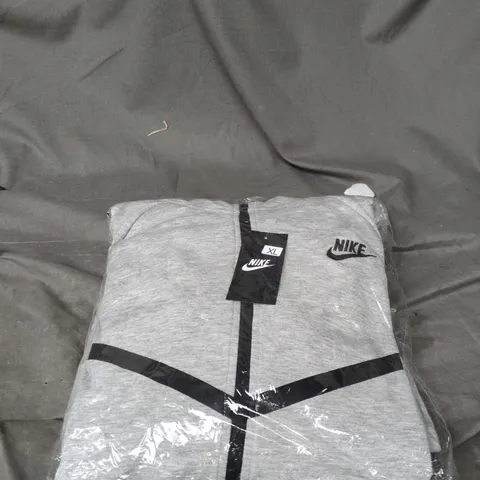 NIKE GREY TRACKSUIT TOP AND BOTTOMS XL BAGGED