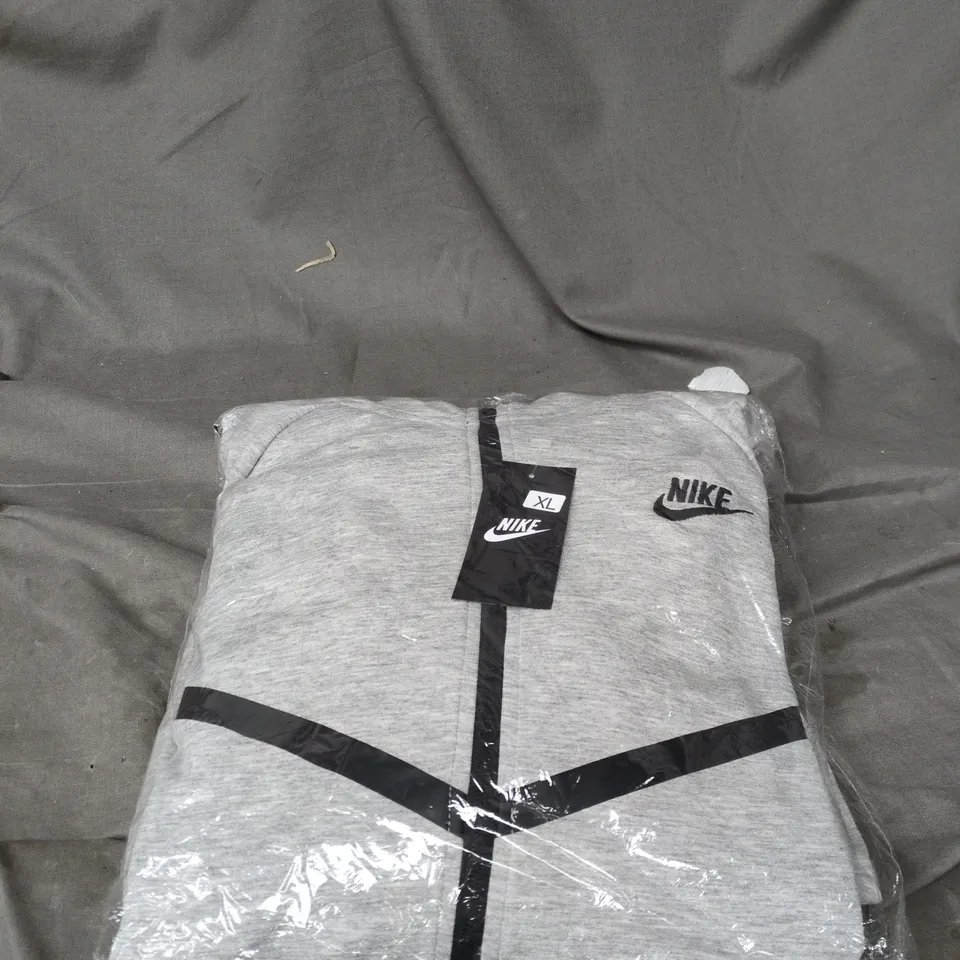 NIKE GREY TRACKSUIT TOP AND BOTTOMS XL BAGGED