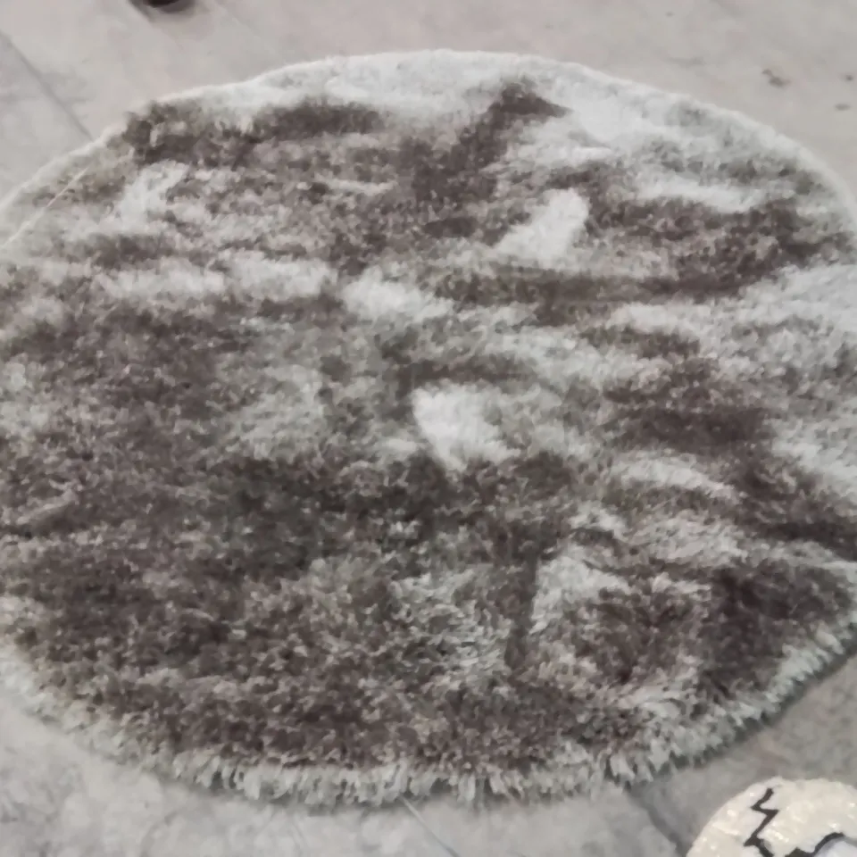 STILLAGE OF APPROXIMATELY 15 QUALITY DESIGNER RUGS