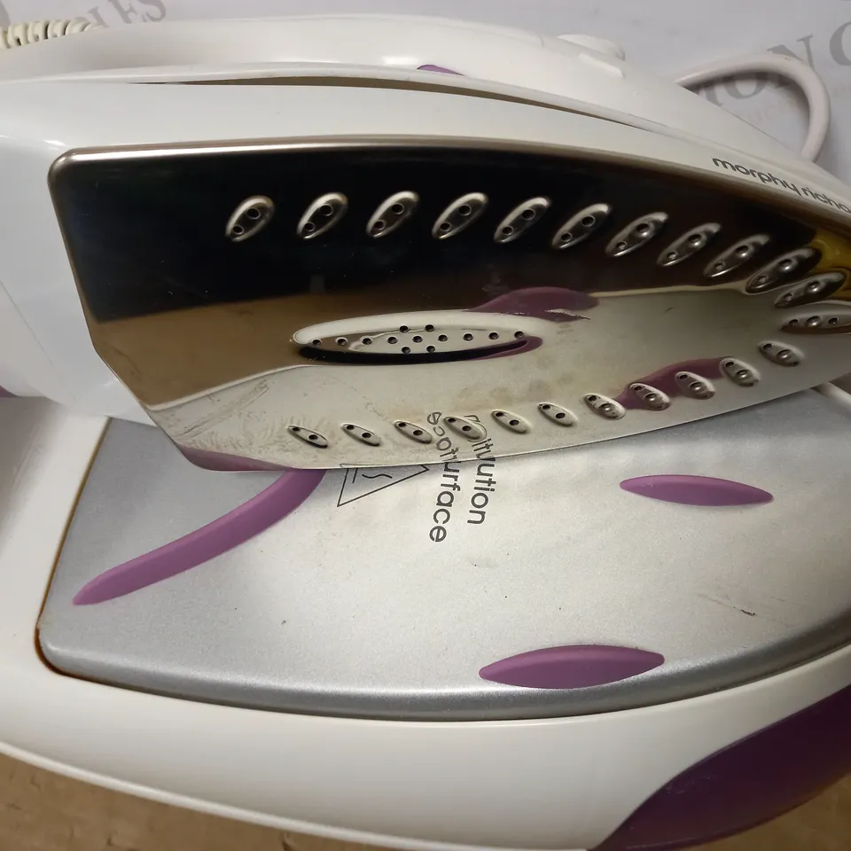 MORPHY RICHARDS JET STEAM GENERATOR IRON PINK/WHITE