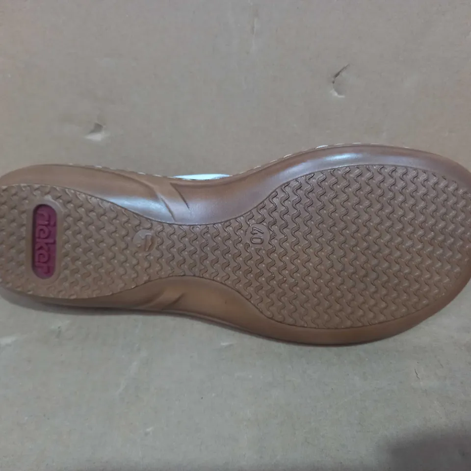 BOXED PAIR OF RIEKER ANTISTRESS SANDALS WITH FAUX LEATHER WHITE STRAP EU SIZE 40