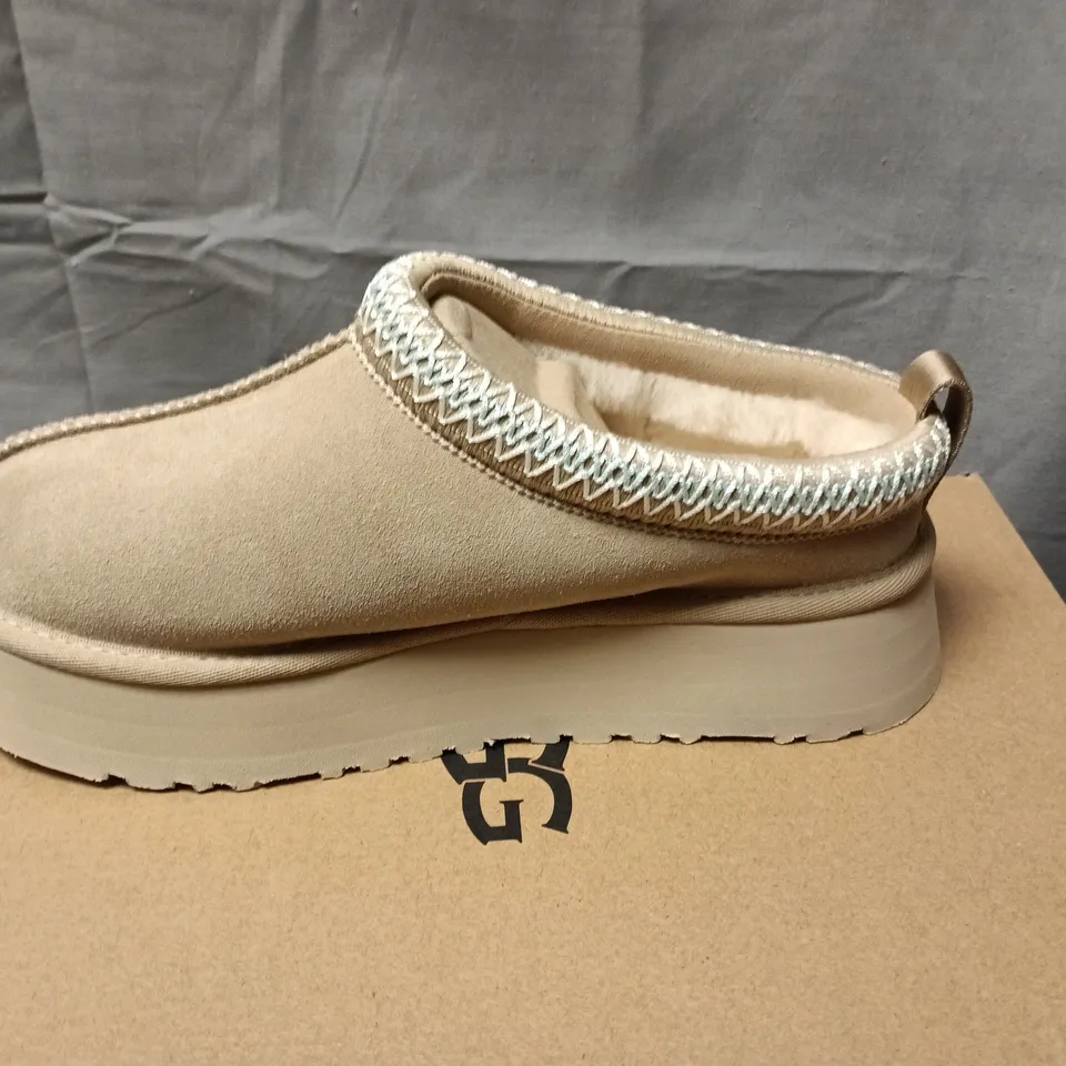 BOXED UGG WOMEN’S TAZZ II SLIPPERS – BEIGE SUEDE, UK 5 (US 7)