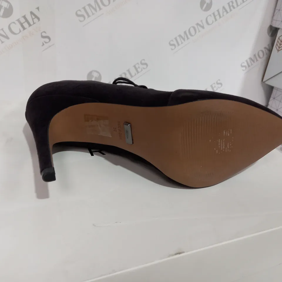 BOXED REISS SUEDE CHOCOLATE BOOT HEELS - SIZE 5