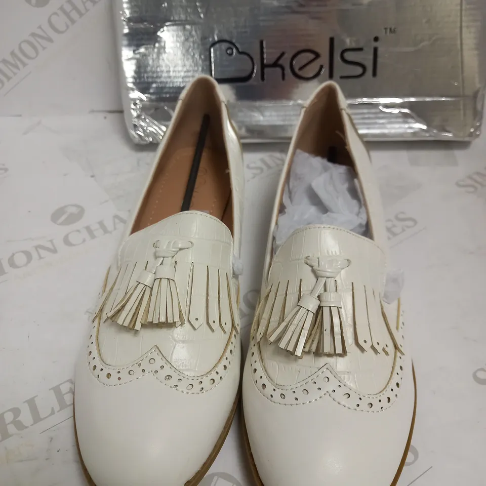 KELSI WHITE LOAFER SLIP ON SHOE UK 6 WITH TRIM DETAIL