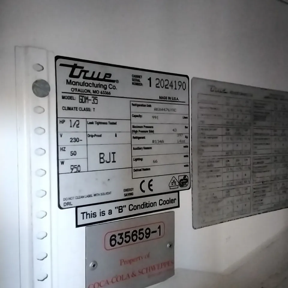 TRUE GDM-35 DRINKS DISPLAY FRIDGE