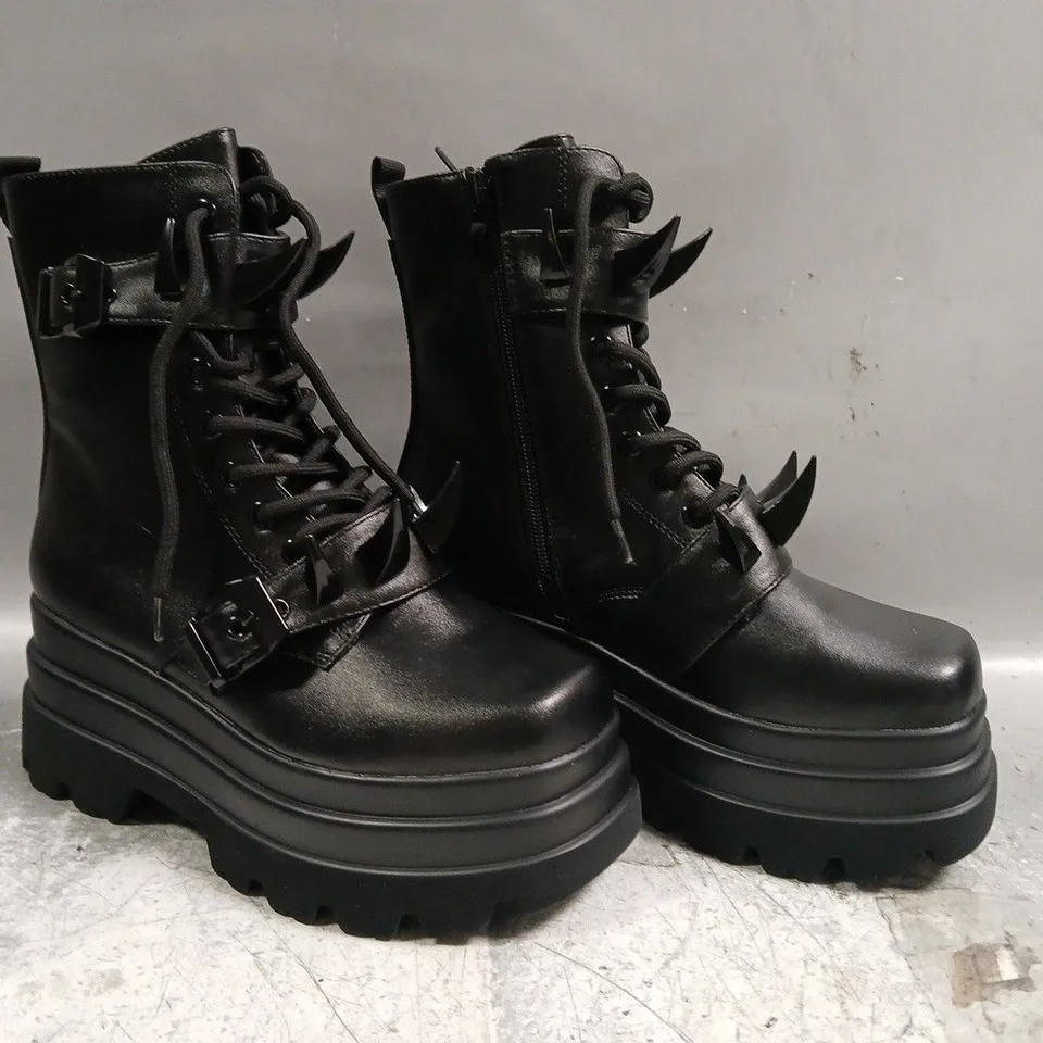 BOXED PAIR OF KOI BOOTS IN BLACK W. SPIKE DETAIL SIZE UK 4