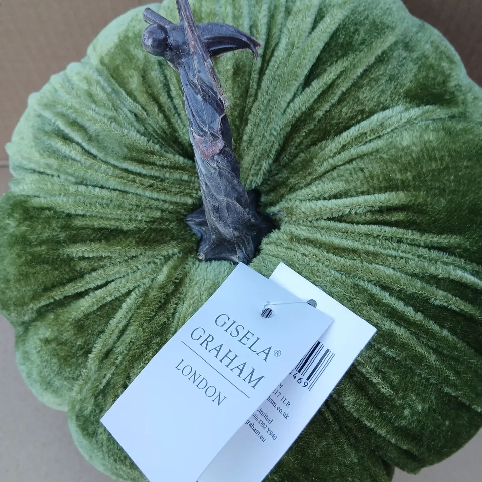FOUR GISELA GRAHAM VELVET PUMPKIN ORNAMENT – GREEN