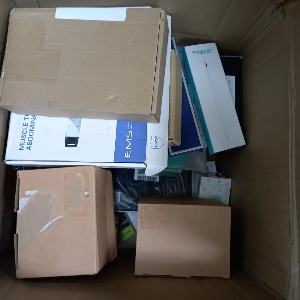 APPROXIMATELY 15 ASSORTED ELECTRICALS TO INCLUDE SMART BRACELET, NOTEBOOK AC ADAPTER, BABELIO WHITE NOISE MACHINE, ETC