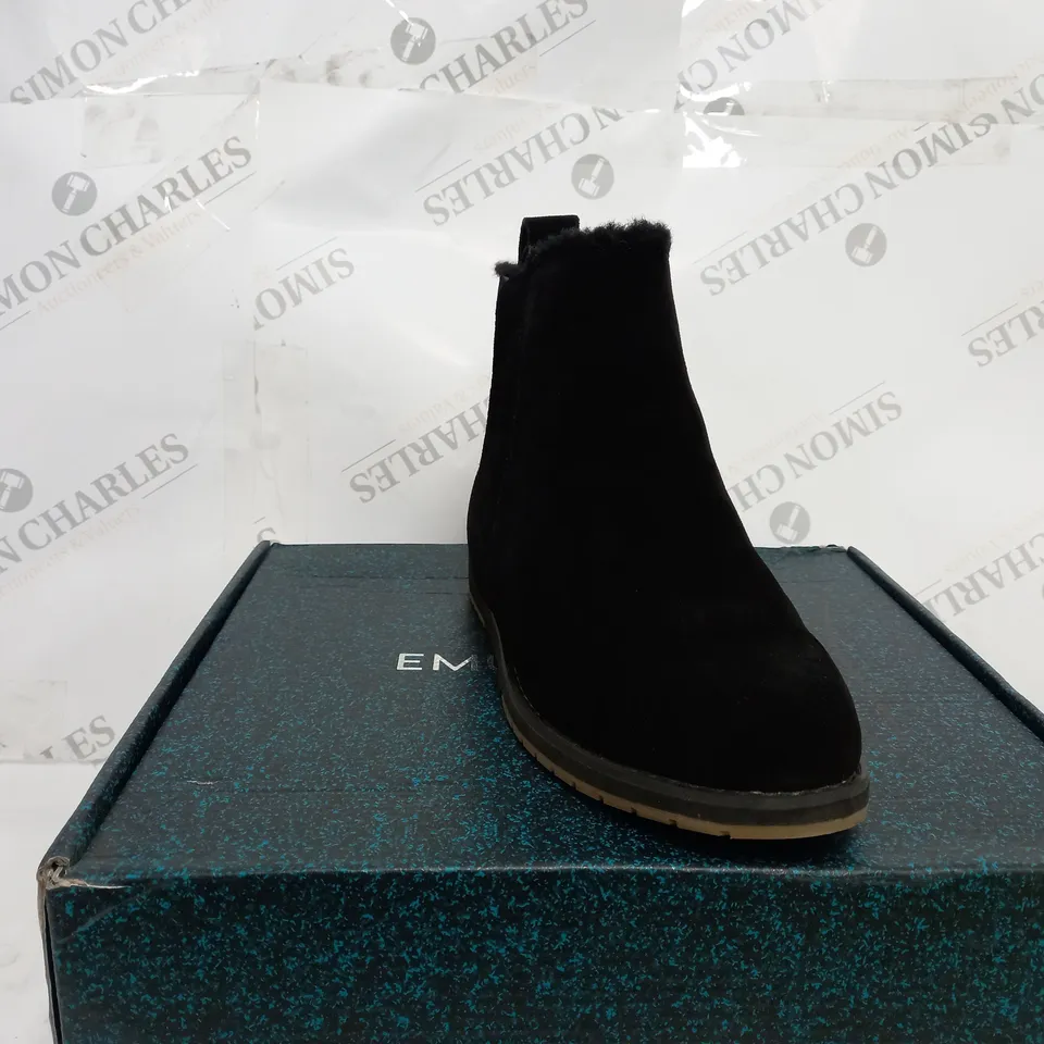 BOXED EMU PANU WATER RESISTANT SUEDE BOOTS, BLACK - SIZE 5
