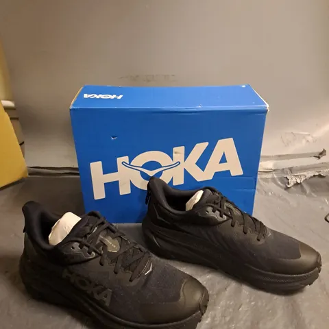 BOXED PAIR OF HOKA M CHALLENGER ATR 7 GTX BLACK 11.5 