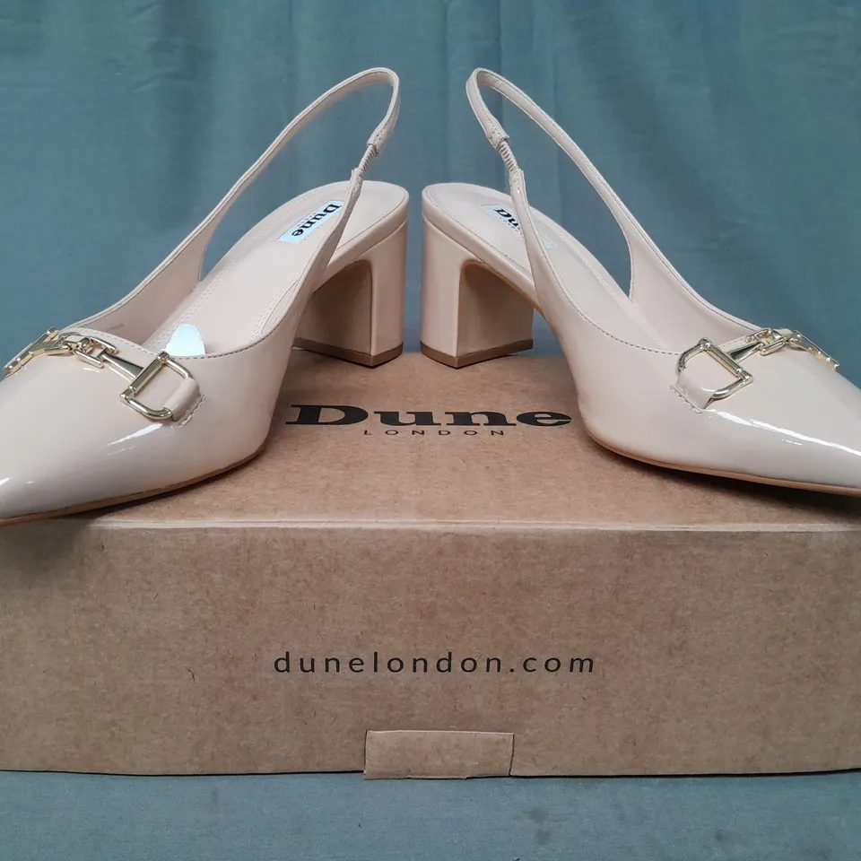 BOXED PAIR OF DUNE LONDON CLOSED TOE BLOCK HEEL SANDALS IN BLUSH SIZE 6