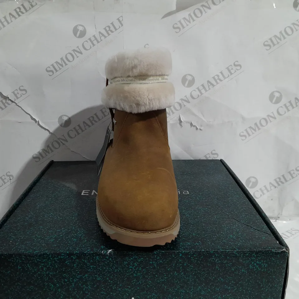 BOXED EMU ALL WEATHER SCOTT WATERPROOF SHEEPSKIN ANKLE BOOTS, brown - SIZE 7