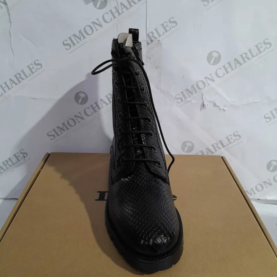 BOXED PAIR OF DUNE LONDON PRESTONE HIKER BOOTS BLACK SIZE 6