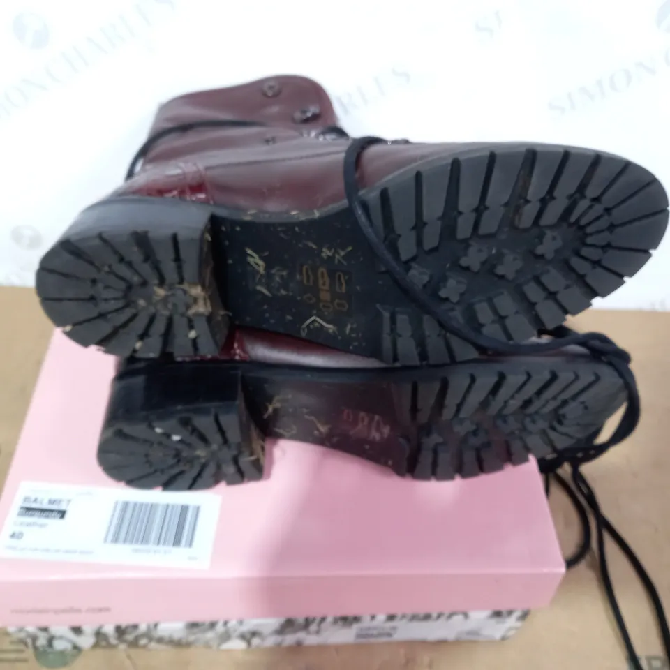 BOXED PAIR OF MODA IN PELLE BOOTS - SIZE  40