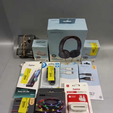 APPROXIMATELY 35 ASSORTED ELECTRICAL PRODUCTS TO INCLUDE KEYBOARD, LED LIGHT STRIP, HEADPHONES ETC