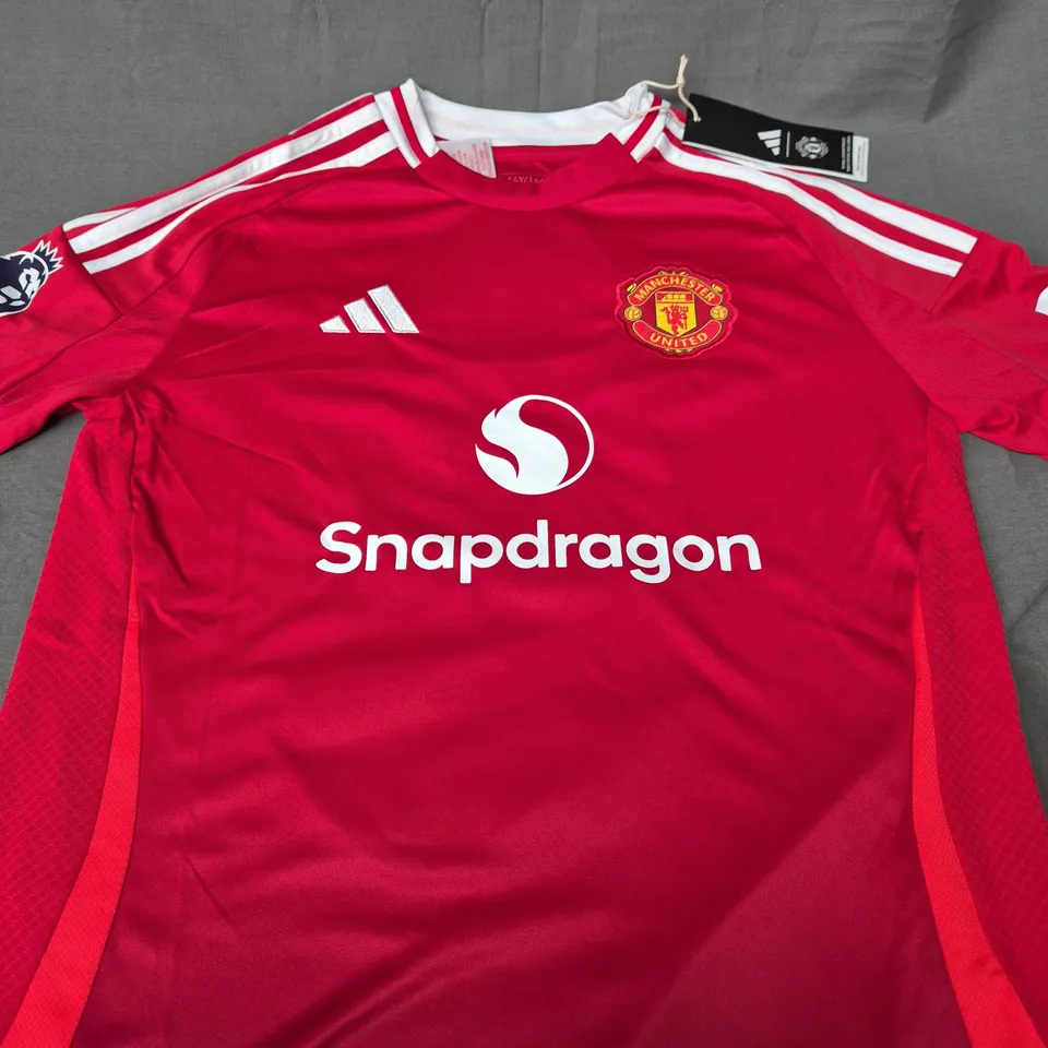 KIDS PERSONALISED MACHESTER UNITED FC HOME JERSEY - B.FERNANDES 8 - SIZE 13/14 YEARS