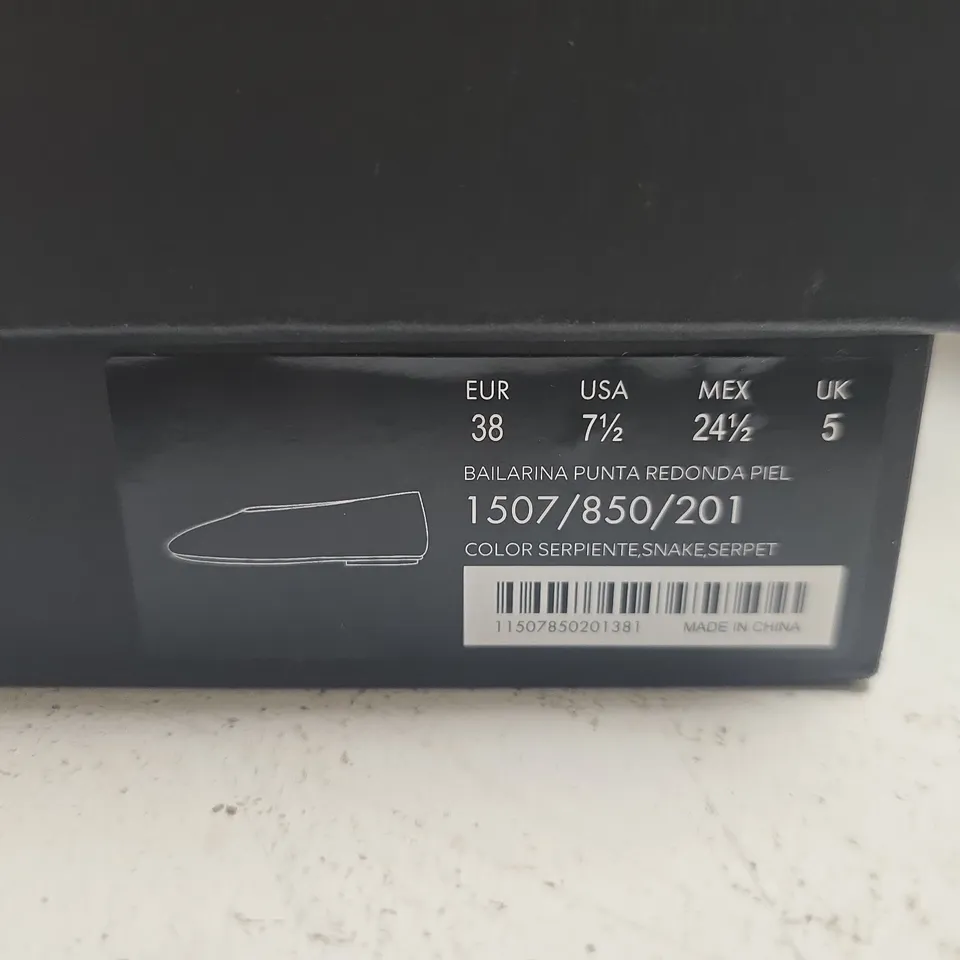 BOXED PAIR OF MASSIMO DUTTI SNAKE PRINT LEATHER BALLET FLATS, ROUND TOE – UK 5