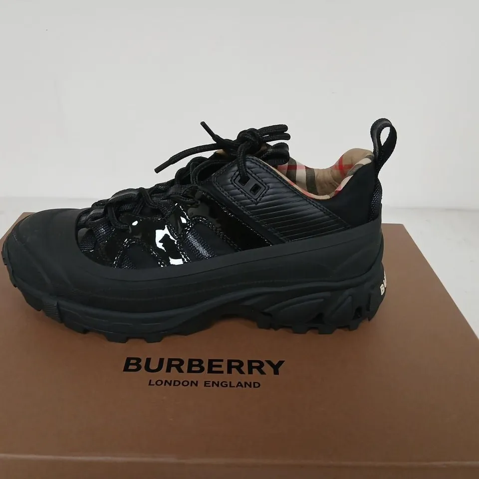 BURBERRY LOW TOP SNEAKER – BLACK, UK 4.5 (EUR 37.5)